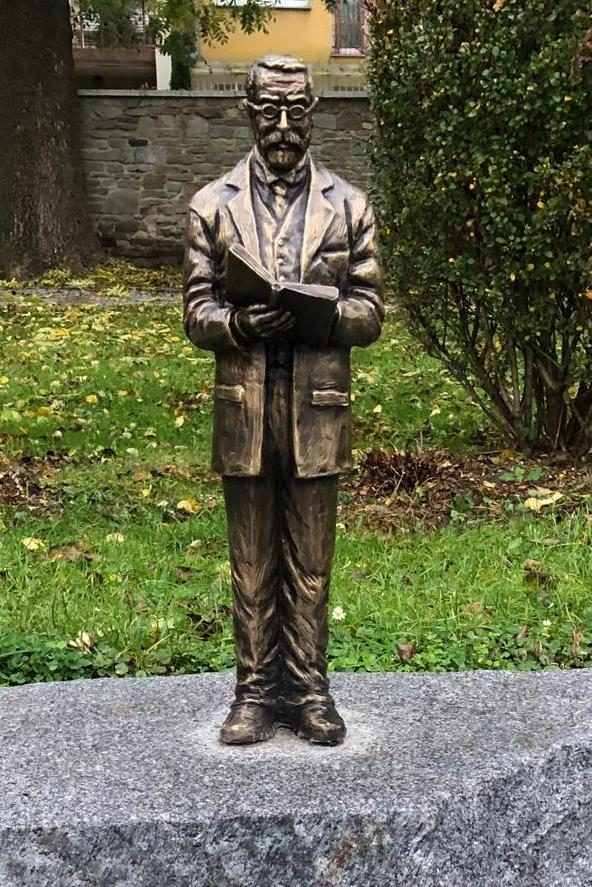 Paul Ehrlich's statuette, Strzelin, by Madzia Mazurak - 02.jpg